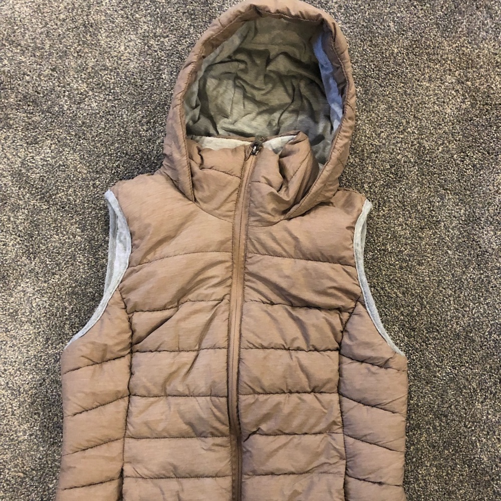 Hooded Fuda tan puffer vest, zipper, size medium
